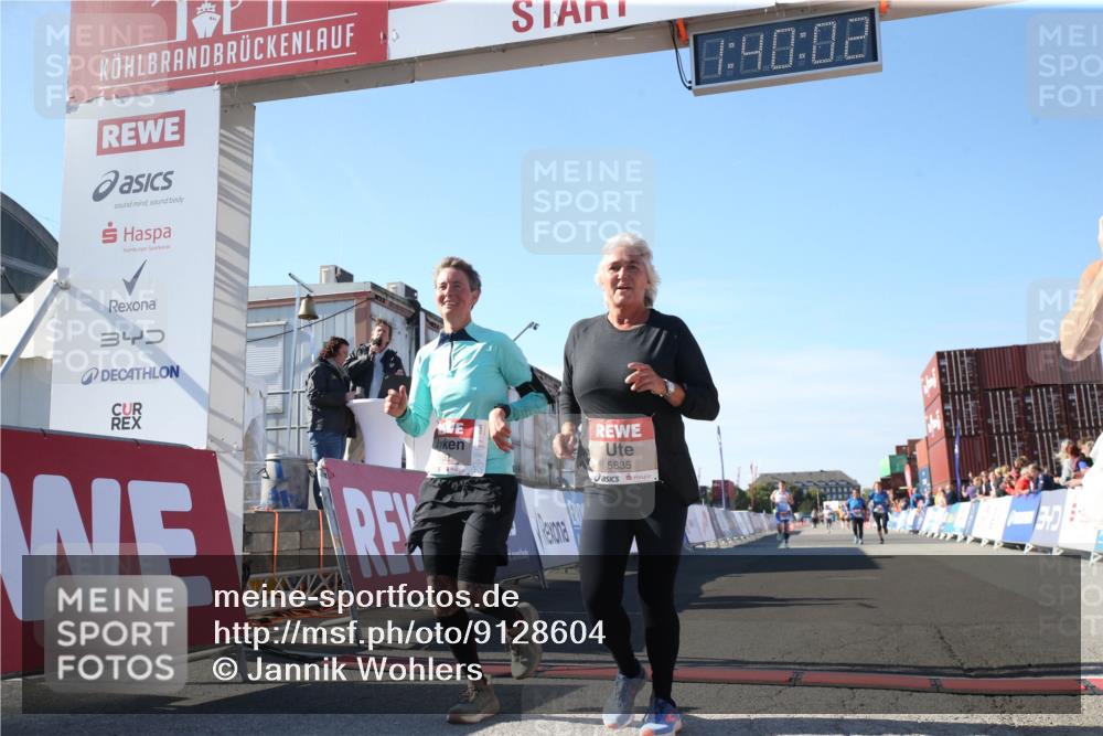03.10.2025 - Köhlbrandbrückenlauf Jannik Wohlers http://msf.ph/oto/9128604 03.10.2025 13:40:03 Ziel 5252, 5484, 5487, 5565, 5566, 5831, 5832, 5835, 5990, 6109, 6401, 6403, 6522 meine-sportfotos.de