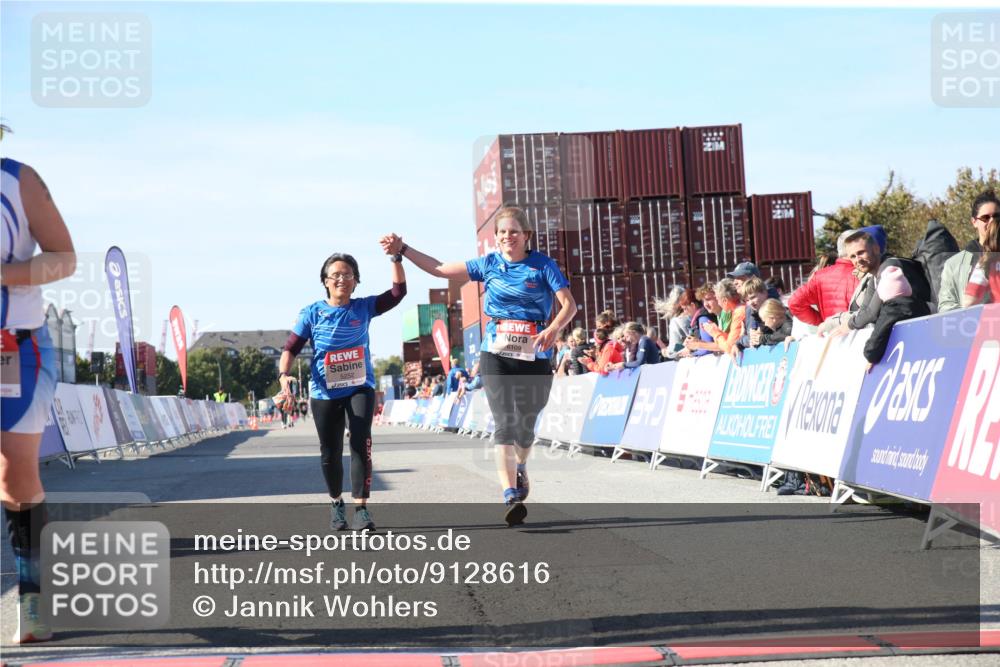 03.10.2025 - Köhlbrandbrückenlauf Jannik Wohlers http://msf.ph/oto/9128616 03.10.2025 13:40:08 Ziel 5252, 5831, 5832, 5835, 5990, 6109, 6522 meine-sportfotos.de