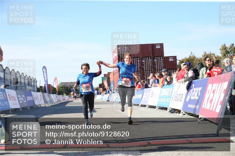 03.10.2025 - Köhlbrandbrückenlauf Jannik Wohlers http://msf.ph/oto/9128620 03.10.2025 13:40:09 Ziel 5252, 5831, 5832, 5835, 5990, 6109, 6522 meine-sportfotos.de