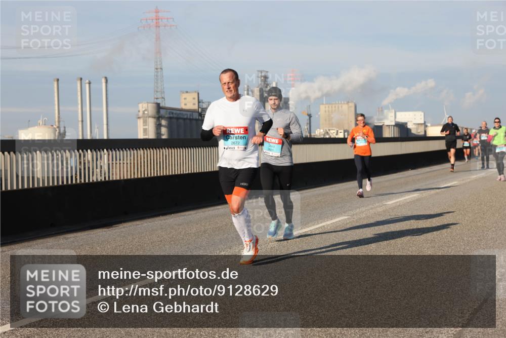 03.10.2025 - Köhlbrandbrückenlauf Lena Gebhardt http://msf.ph/oto/9128629 03.10.2025 09:48:25 Position 2 2672, 3821 meine-sportfotos.de