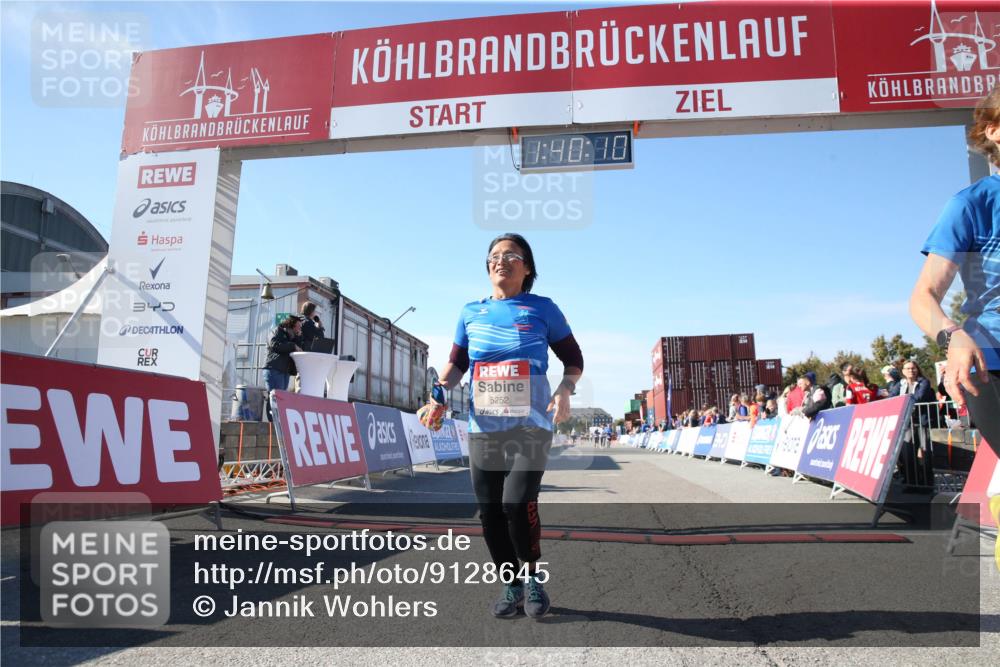 03.10.2025 - Köhlbrandbrückenlauf Jannik Wohlers http://msf.ph/oto/9128645 03.10.2025 13:40:11 Ziel 5252, 5831, 5832, 5835, 5990, 6109 meine-sportfotos.de