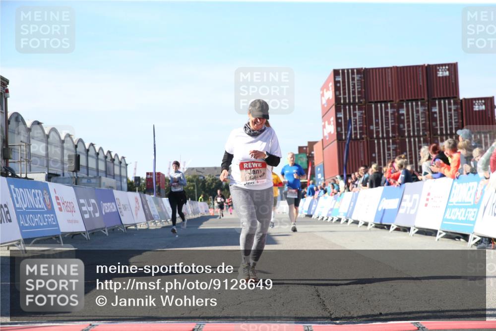 03.10.2025 - Köhlbrandbrückenlauf Jannik Wohlers http://msf.ph/oto/9128649 03.10.2025 13:40:24 Ziel 5270, 5613, 6245, 6278, 6284 meine-sportfotos.de
