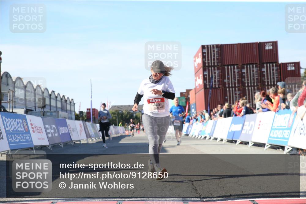 03.10.2025 - Köhlbrandbrückenlauf Jannik Wohlers http://msf.ph/oto/9128650 03.10.2025 13:40:24 Ziel 5270, 5613, 6245, 6278, 6284 meine-sportfotos.de
