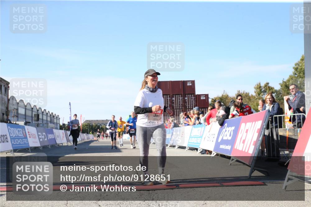 03.10.2025 - Köhlbrandbrückenlauf Jannik Wohlers http://msf.ph/oto/9128651 03.10.2025 13:40:25 Ziel 5270, 5613, 6245, 6278, 6284 meine-sportfotos.de