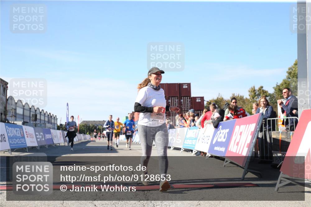 03.10.2025 - Köhlbrandbrückenlauf Jannik Wohlers http://msf.ph/oto/9128653 03.10.2025 13:40:25 Ziel 5270, 5613, 6245, 6278, 6284 meine-sportfotos.de