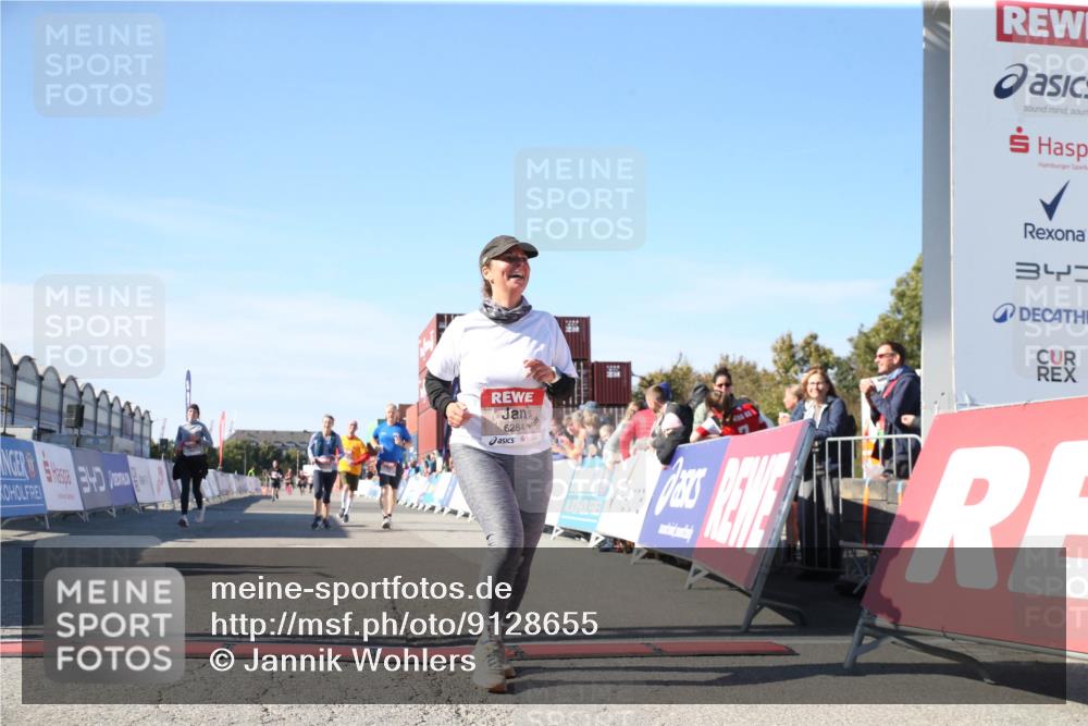03.10.2025 - Köhlbrandbrückenlauf Jannik Wohlers http://msf.ph/oto/9128655 03.10.2025 13:40:25 Ziel 5270, 5613, 6245, 6278, 6284 meine-sportfotos.de