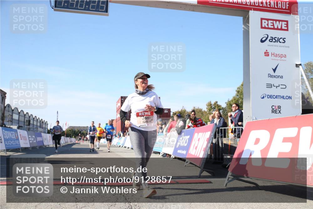 03.10.2025 - Köhlbrandbrückenlauf Jannik Wohlers http://msf.ph/oto/9128657 03.10.2025 13:40:25 Ziel 5270, 5613, 6245, 6278, 6284 meine-sportfotos.de