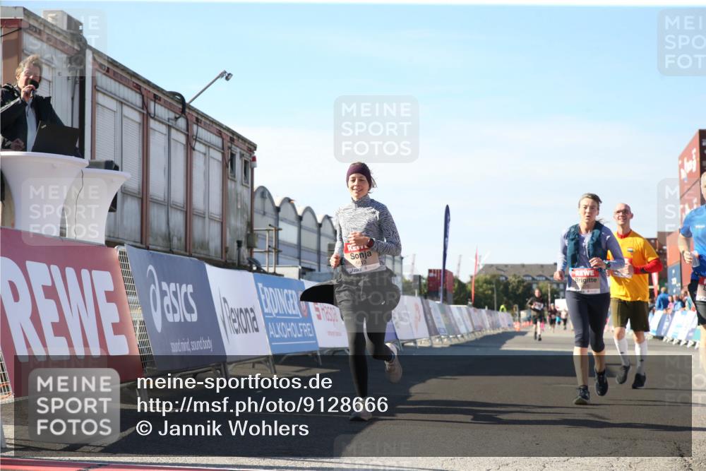 03.10.2025 - Köhlbrandbrückenlauf Jannik Wohlers http://msf.ph/oto/9128666 03.10.2025 13:40:28 Ziel 5270, 5613, 6245, 6278, 6284 meine-sportfotos.de