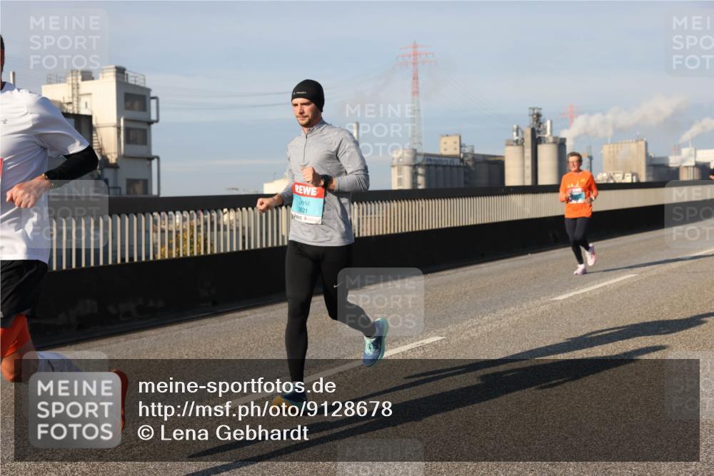 03.10.2025 - Köhlbrandbrückenlauf Lena Gebhardt http://msf.ph/oto/9128678 03.10.2025 09:48:26 Position 2 3821 meine-sportfotos.de