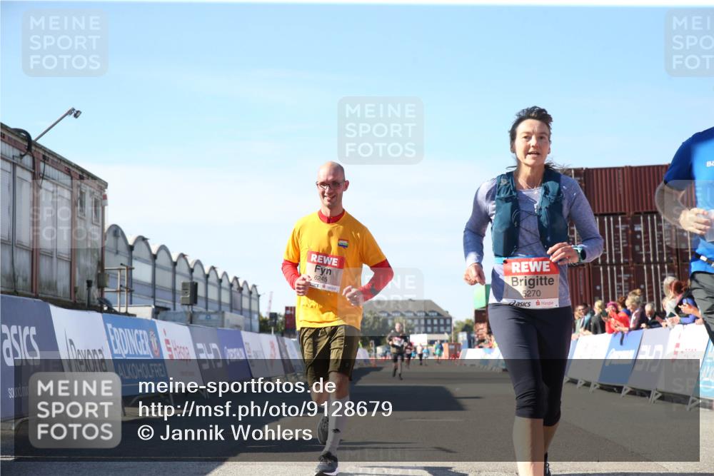 03.10.2025 - Köhlbrandbrückenlauf Jannik Wohlers http://msf.ph/oto/9128679 03.10.2025 13:40:31 Ziel 5270, 5613, 6245, 6278, 6284 meine-sportfotos.de