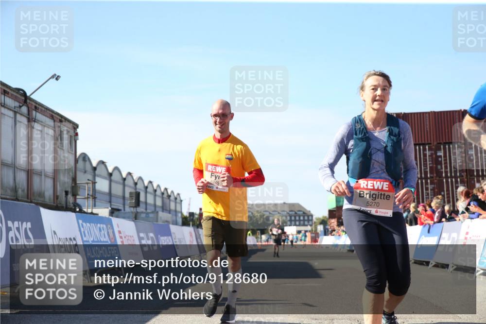 03.10.2025 - Köhlbrandbrückenlauf Jannik Wohlers http://msf.ph/oto/9128680 03.10.2025 13:40:31 Ziel 5270, 5613, 6245, 6278, 6284 meine-sportfotos.de