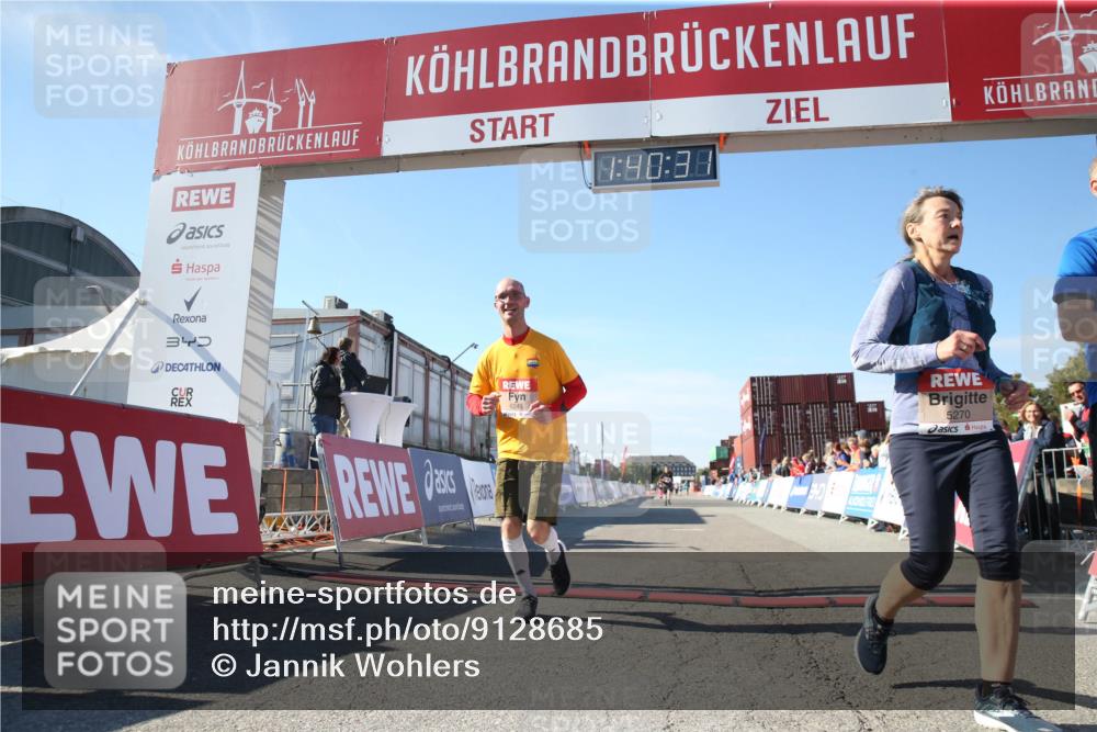 03.10.2025 - Köhlbrandbrückenlauf Jannik Wohlers http://msf.ph/oto/9128685 03.10.2025 13:40:32 Ziel 5270, 5613, 6245, 6278, 6284 meine-sportfotos.de