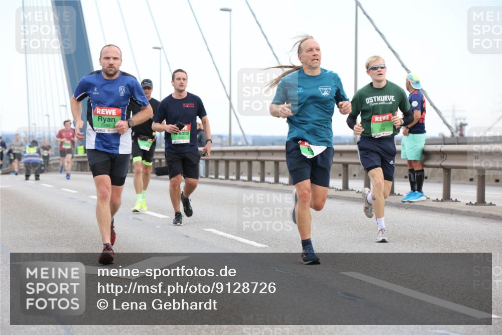 03.10.2025 - Köhlbrandbrückenlauf Lena Gebhardt http://msf.ph/oto/9128726 03.10.2025 15:23:35 Position 2 7269, 8990, 200, 9746 meine-sportfotos.de