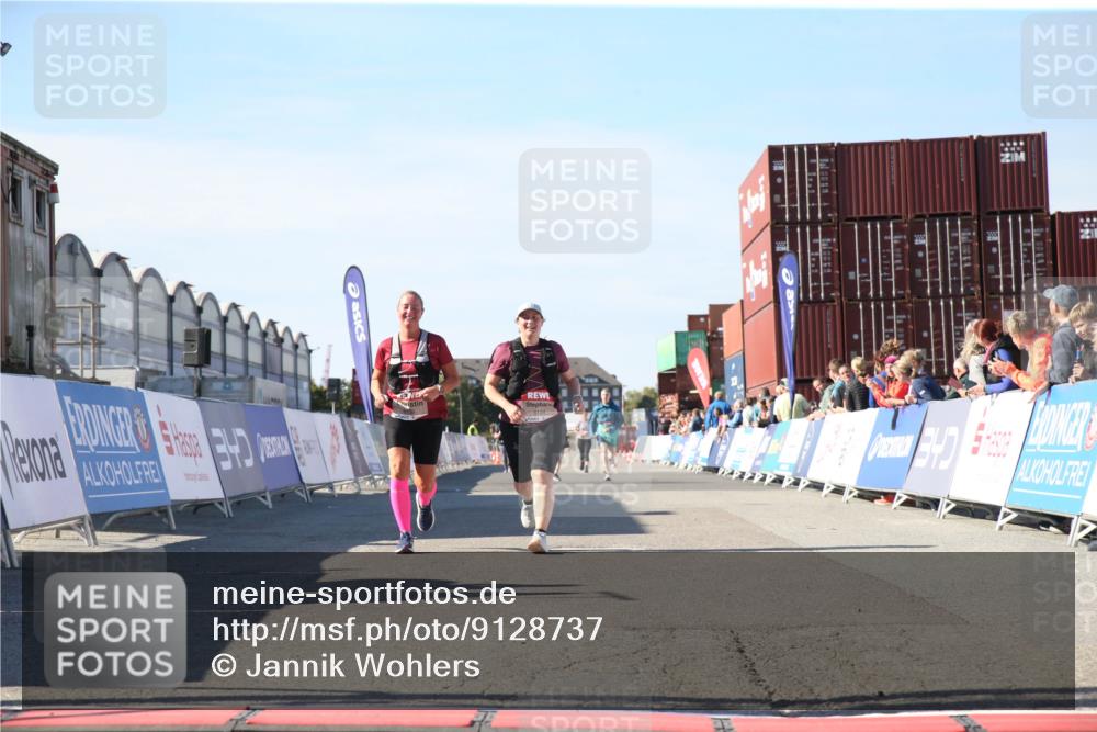 03.10.2025 - Köhlbrandbrückenlauf Jannik Wohlers http://msf.ph/oto/9128737 03.10.2025 13:40:48 Ziel 5495, 5496, 5558, 6134, 6135 meine-sportfotos.de