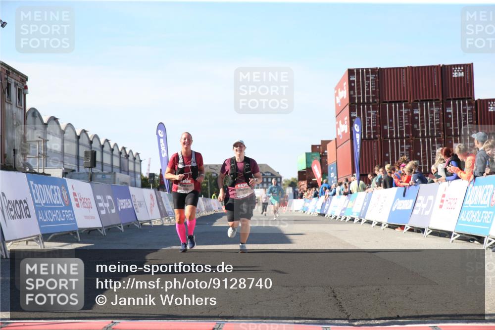 03.10.2025 - Köhlbrandbrückenlauf Jannik Wohlers http://msf.ph/oto/9128740 03.10.2025 13:40:48 Ziel 5495, 5496, 5558, 6134, 6135 meine-sportfotos.de