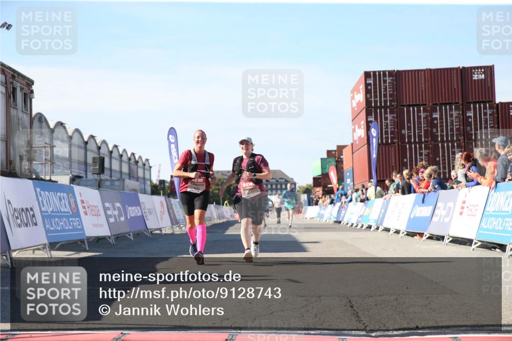 03.10.2025 - Köhlbrandbrückenlauf Jannik Wohlers http://msf.ph/oto/9128743 03.10.2025 13:40:48 Ziel 5495, 5496, 5558, 6134, 6135 meine-sportfotos.de