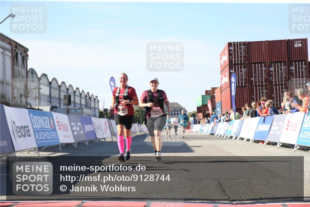 03.10.2025 - Köhlbrandbrückenlauf Jannik Wohlers http://msf.ph/oto/9128744 03.10.2025 13:40:48 Ziel 5495, 5496, 5558, 6134, 6135 meine-sportfotos.de