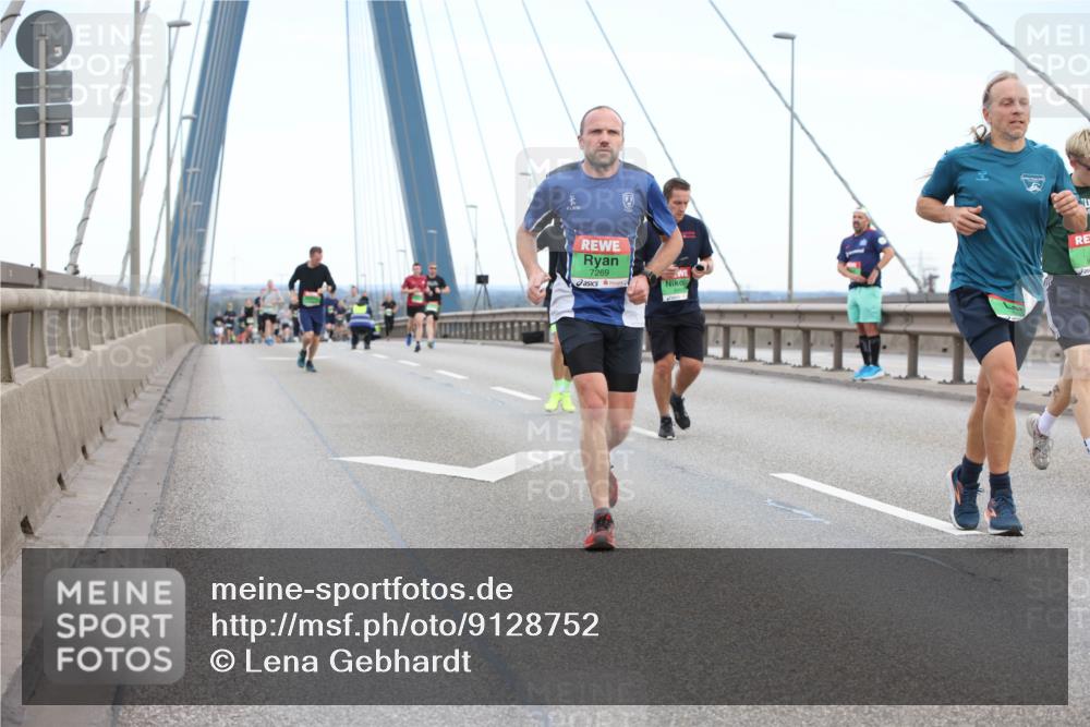 03.10.2025 - Köhlbrandbrückenlauf Lena Gebhardt http://msf.ph/oto/9128752 03.10.2025 15:23:36 Position 2 7269 meine-sportfotos.de