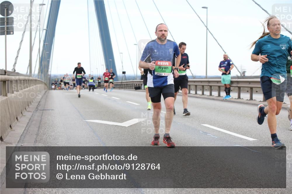 03.10.2025 - Köhlbrandbrückenlauf Lena Gebhardt http://msf.ph/oto/9128764 03.10.2025 15:23:36 Position 2 7269 meine-sportfotos.de