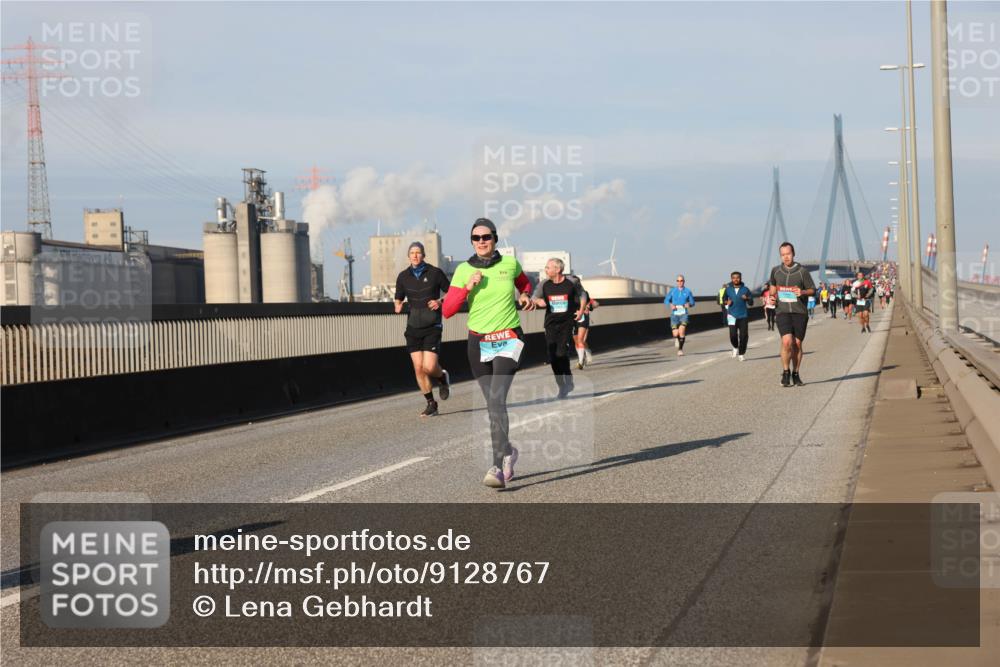 03.10.2025 - Köhlbrandbrückenlauf Lena Gebhardt http://msf.ph/oto/9128767 03.10.2025 09:48:29 Position 2  meine-sportfotos.de