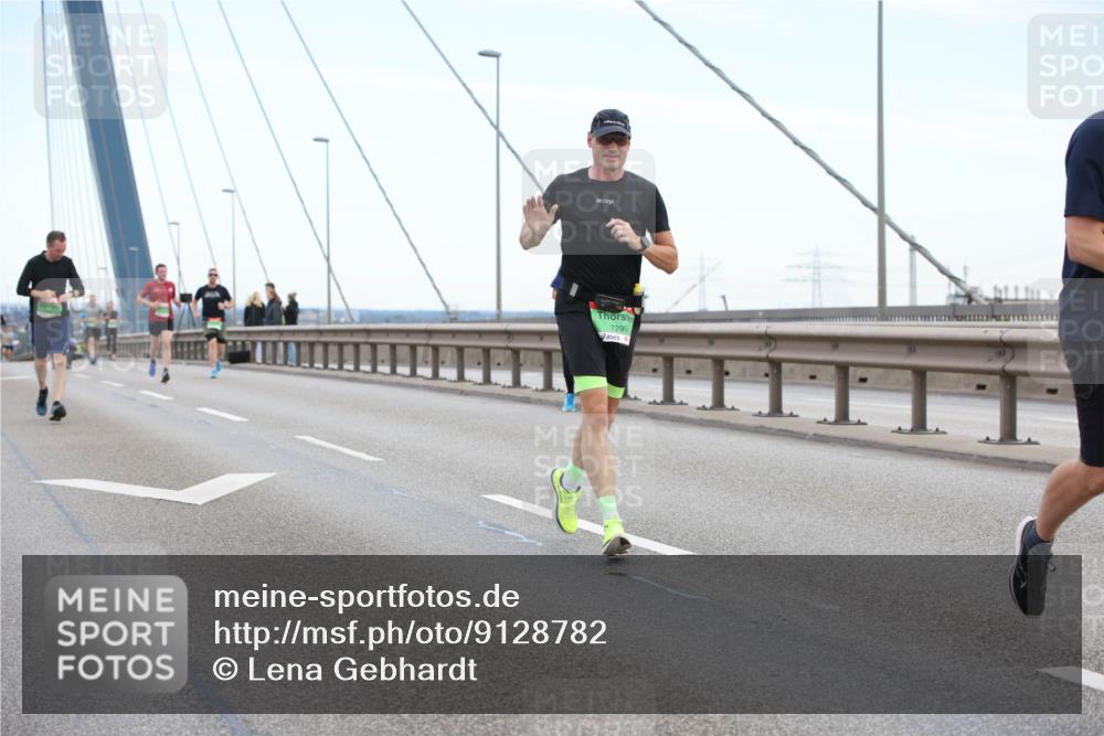 03.10.2025 - Köhlbrandbrückenlauf Lena Gebhardt http://msf.ph/oto/9128782 03.10.2025 15:23:39 Position 2 7299 meine-sportfotos.de