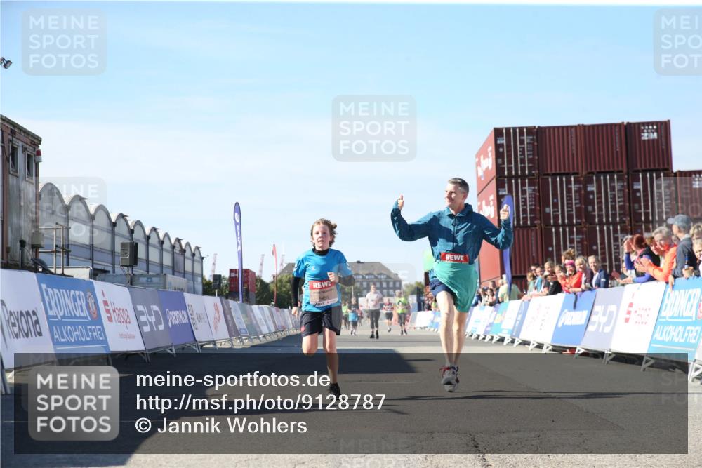 03.10.2025 - Köhlbrandbrückenlauf Jannik Wohlers http://msf.ph/oto/9128787 03.10.2025 13:40:53 Ziel 5495, 5496, 6134, 6135 meine-sportfotos.de
