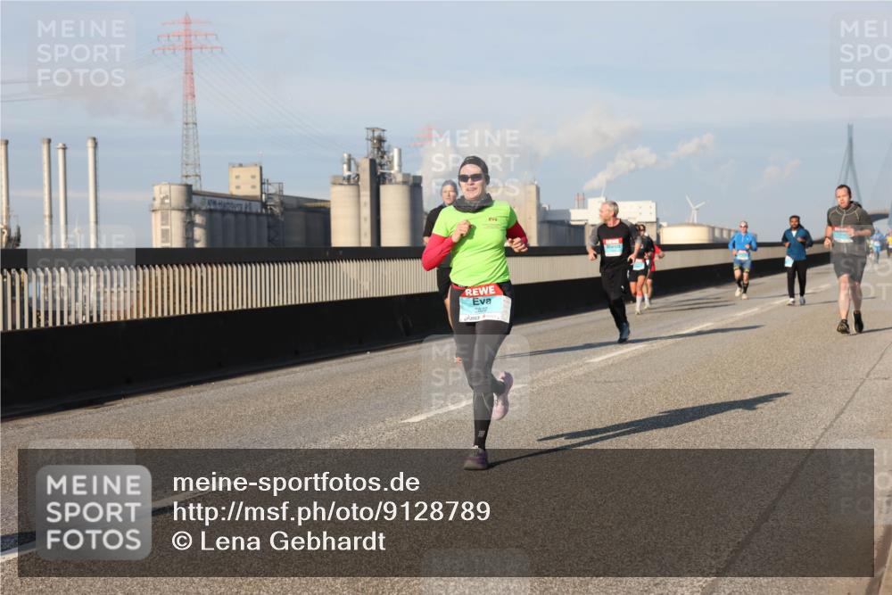 03.10.2025 - Köhlbrandbrückenlauf Lena Gebhardt http://msf.ph/oto/9128789 03.10.2025 09:48:30 Position 2 2822 meine-sportfotos.de