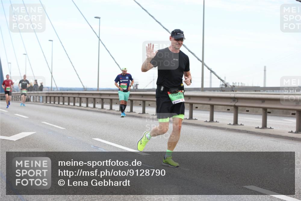 03.10.2025 - Köhlbrandbrückenlauf Lena Gebhardt http://msf.ph/oto/9128790 03.10.2025 15:23:40 Position 2 7299 meine-sportfotos.de