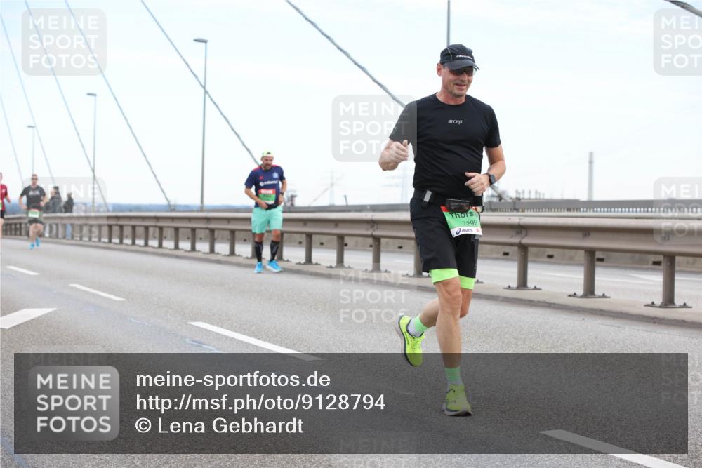 03.10.2025 - Köhlbrandbrückenlauf Lena Gebhardt http://msf.ph/oto/9128794 03.10.2025 15:23:40 Position 2 7299 meine-sportfotos.de