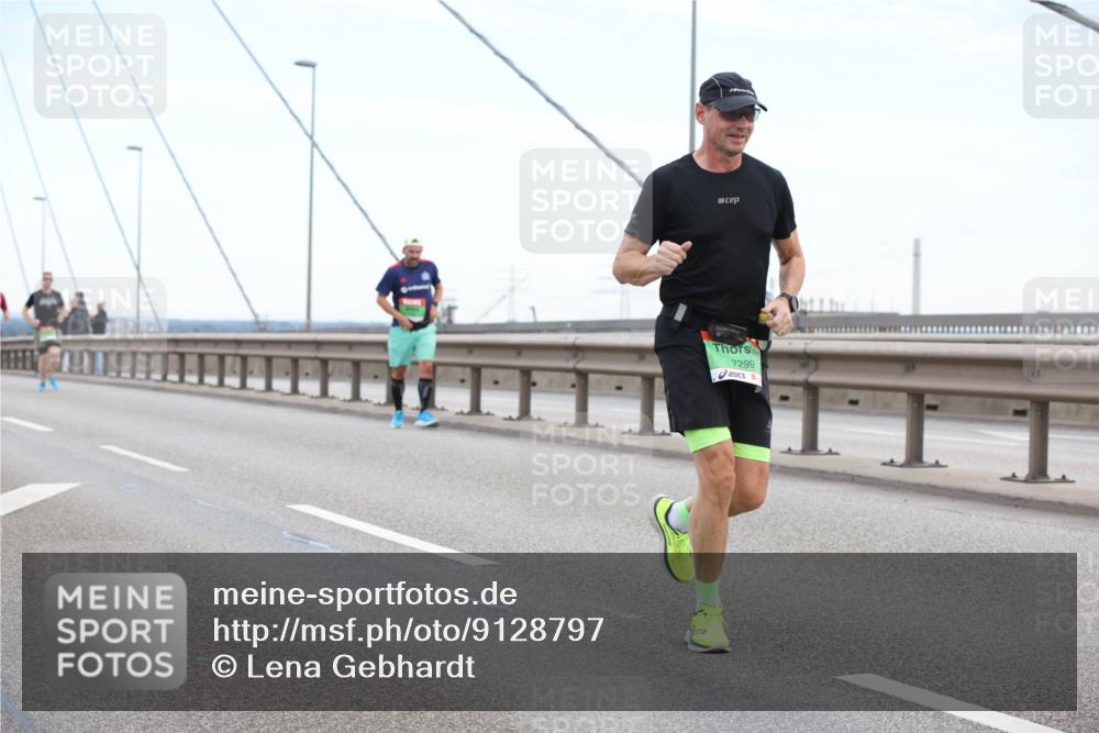 03.10.2025 - Köhlbrandbrückenlauf Lena Gebhardt http://msf.ph/oto/9128797 03.10.2025 15:23:40 Position 2 7299 meine-sportfotos.de