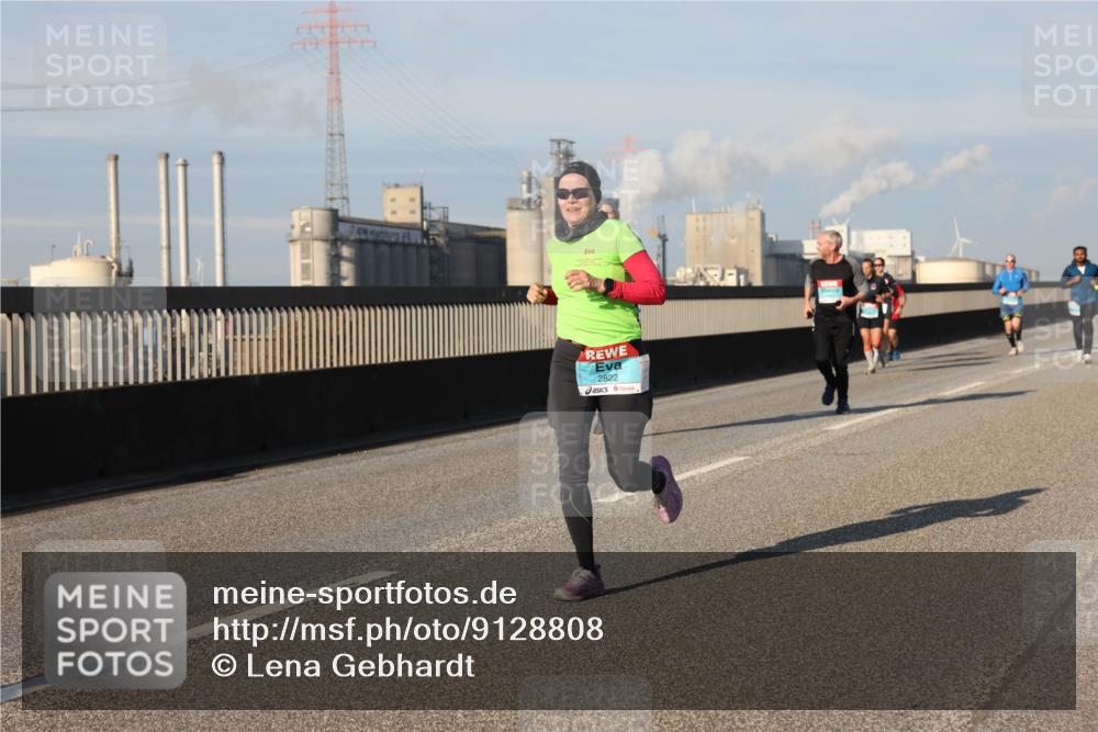 03.10.2025 - Köhlbrandbrückenlauf Lena Gebhardt http://msf.ph/oto/9128808 03.10.2025 09:48:30 Position 2 2822 meine-sportfotos.de