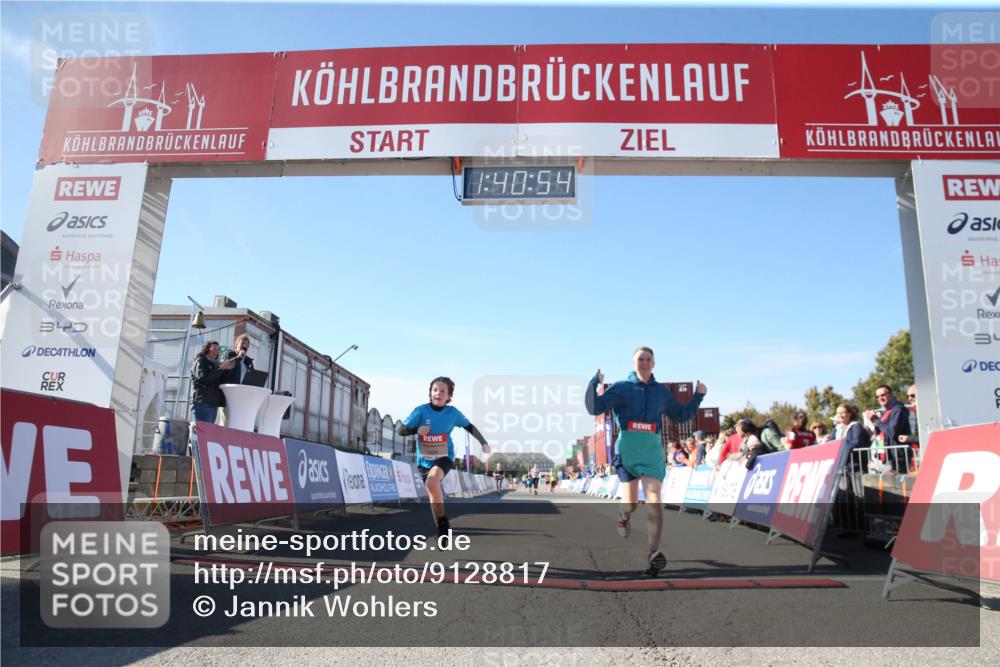 03.10.2025 - Köhlbrandbrückenlauf Jannik Wohlers http://msf.ph/oto/9128817 03.10.2025 13:40:54 Ziel 5495, 5496, 6134, 6135 meine-sportfotos.de