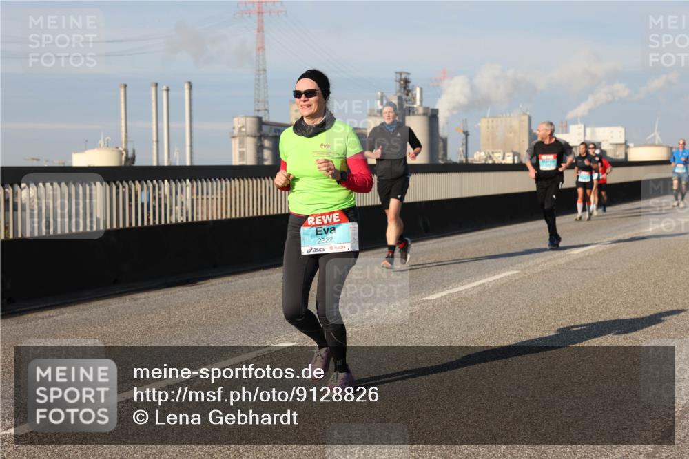 03.10.2025 - Köhlbrandbrückenlauf Lena Gebhardt http://msf.ph/oto/9128826 03.10.2025 09:48:30 Position 2 2822 meine-sportfotos.de