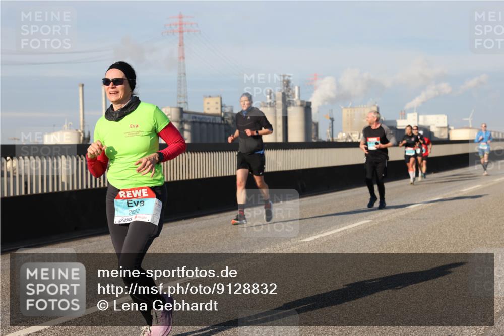 03.10.2025 - Köhlbrandbrückenlauf Lena Gebhardt http://msf.ph/oto/9128832 03.10.2025 09:48:31 Position 2 2822 meine-sportfotos.de