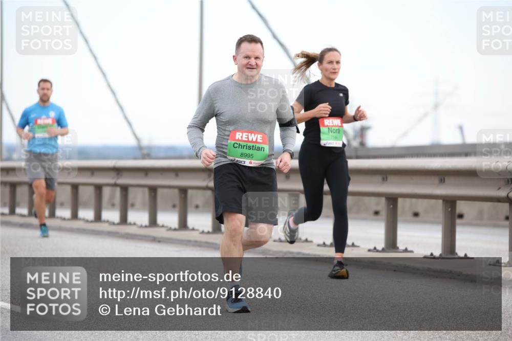 03.10.2025 - Köhlbrandbrückenlauf Lena Gebhardt http://msf.ph/oto/9128840 03.10.2025 15:23:51 Position 2 8995, 7144 meine-sportfotos.de