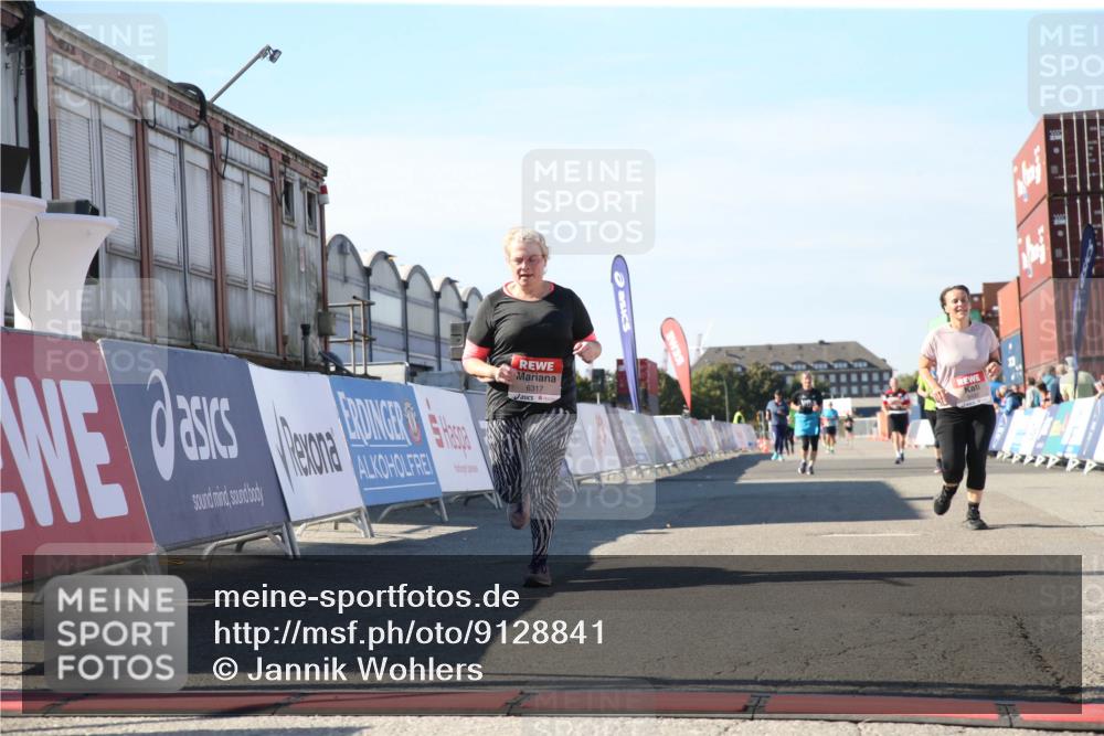 03.10.2025 - Köhlbrandbrückenlauf Jannik Wohlers http://msf.ph/oto/9128841 03.10.2025 13:41:03 Ziel 5495, 5496, 6317, 6437 meine-sportfotos.de