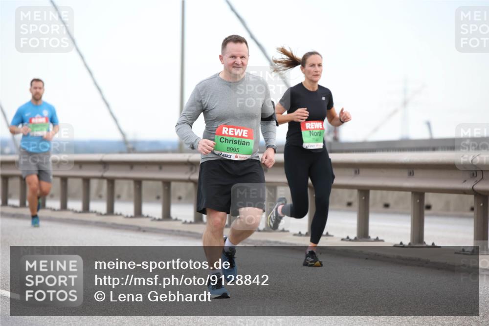 03.10.2025 - Köhlbrandbrückenlauf Lena Gebhardt http://msf.ph/oto/9128842 03.10.2025 15:23:51 Position 2 8995, 7144 meine-sportfotos.de