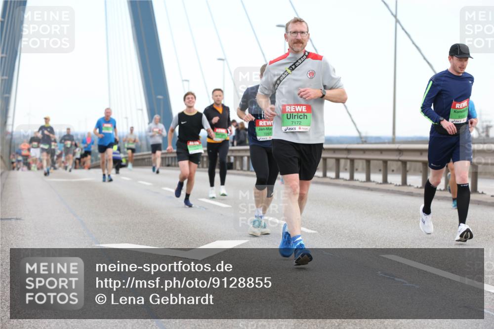 03.10.2025 - Köhlbrandbrückenlauf Lena Gebhardt http://msf.ph/oto/9128855 03.10.2025 15:23:54 Position 2 7297, 7172, 9103 meine-sportfotos.de