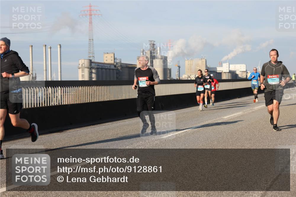 03.10.2025 - Köhlbrandbrückenlauf Lena Gebhardt http://msf.ph/oto/9128861 03.10.2025 09:48:32 Position 2 1385, 3721 meine-sportfotos.de