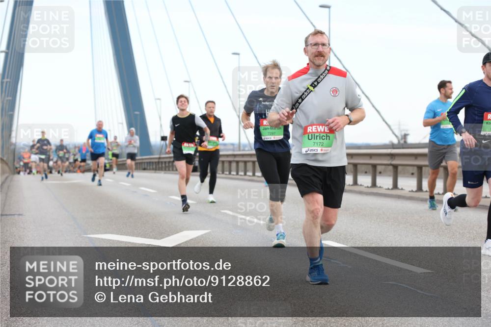 03.10.2025 - Köhlbrandbrückenlauf Lena Gebhardt http://msf.ph/oto/9128862 03.10.2025 15:23:55 Position 2 7297, 7172 meine-sportfotos.de