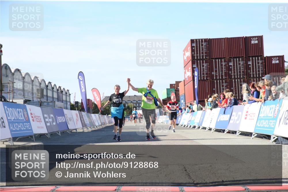 03.10.2025 - Köhlbrandbrückenlauf Jannik Wohlers http://msf.ph/oto/9128868 03.10.2025 13:41:10 Ziel 5116, 5121, 5197, 6317, 6437 meine-sportfotos.de