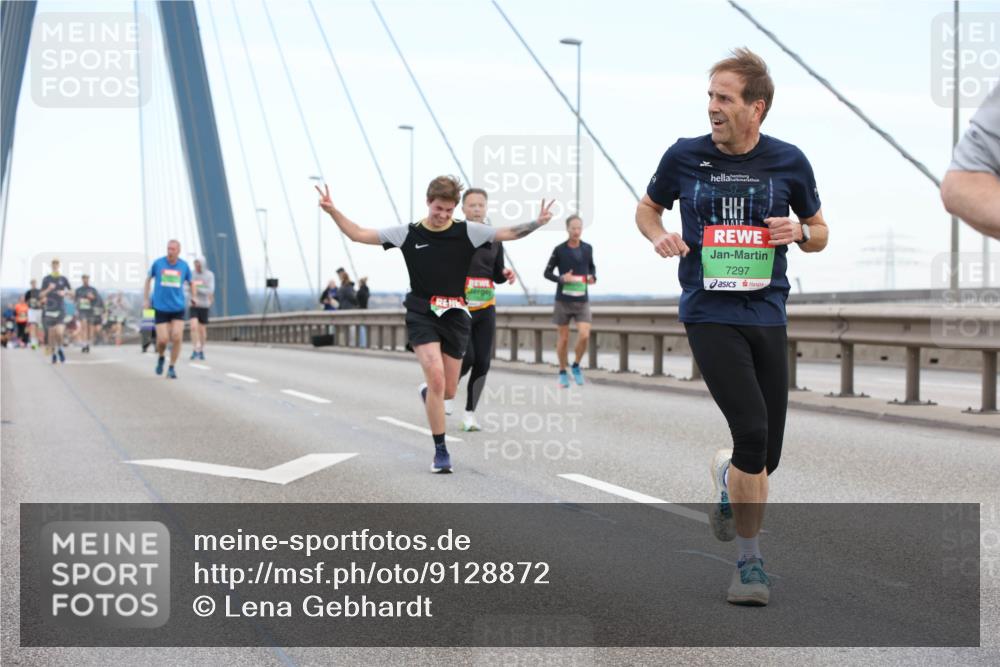 03.10.2025 - Köhlbrandbrückenlauf Lena Gebhardt http://msf.ph/oto/9128872 03.10.2025 15:23:56 Position 2 7297 meine-sportfotos.de