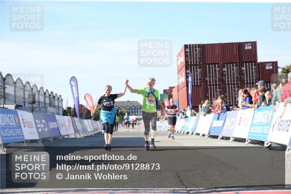 03.10.2025 - Köhlbrandbrückenlauf Jannik Wohlers http://msf.ph/oto/9128873 03.10.2025 13:41:11 Ziel 5116, 5121, 5197, 5421, 6317, 6437 meine-sportfotos.de