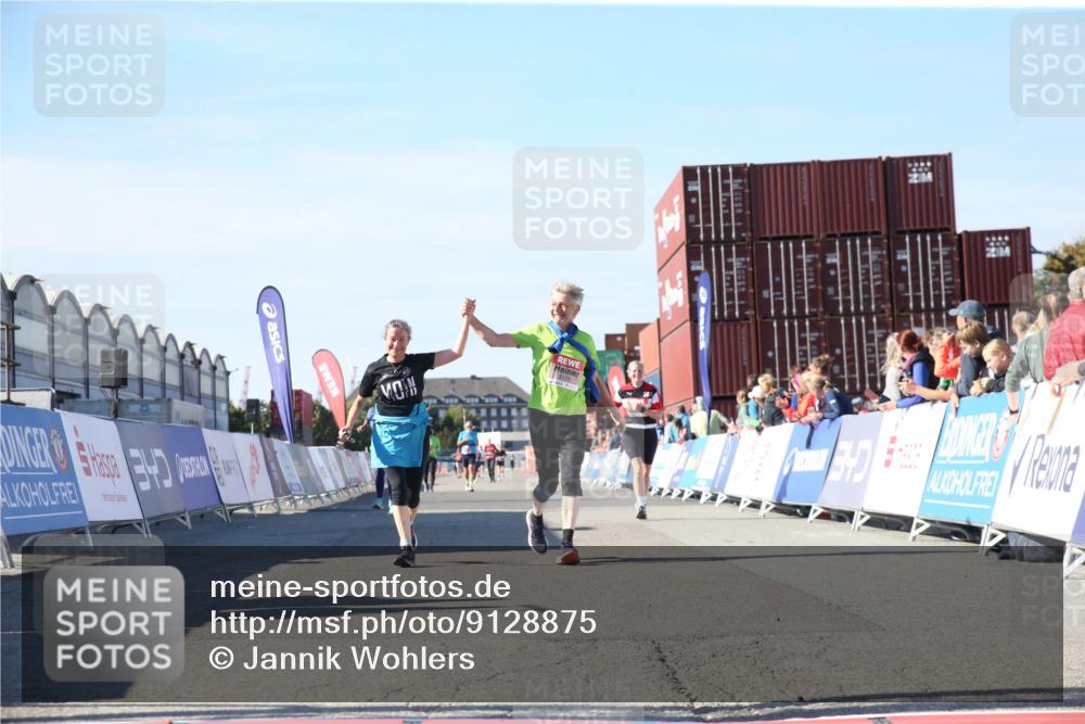03.10.2025 - Köhlbrandbrückenlauf Jannik Wohlers http://msf.ph/oto/9128875 03.10.2025 13:41:11 Ziel 5116, 5121, 5197, 5421, 6317, 6437 meine-sportfotos.de