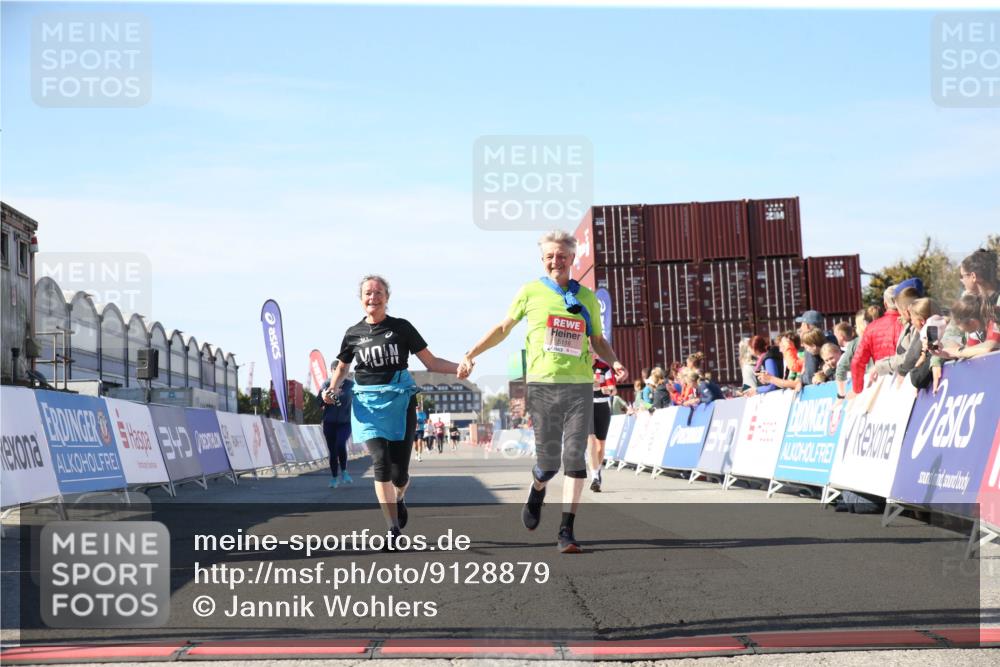 03.10.2025 - Köhlbrandbrückenlauf Jannik Wohlers http://msf.ph/oto/9128879 03.10.2025 13:41:13 Ziel 5116, 5121, 5197, 5421, 6317, 6437 meine-sportfotos.de