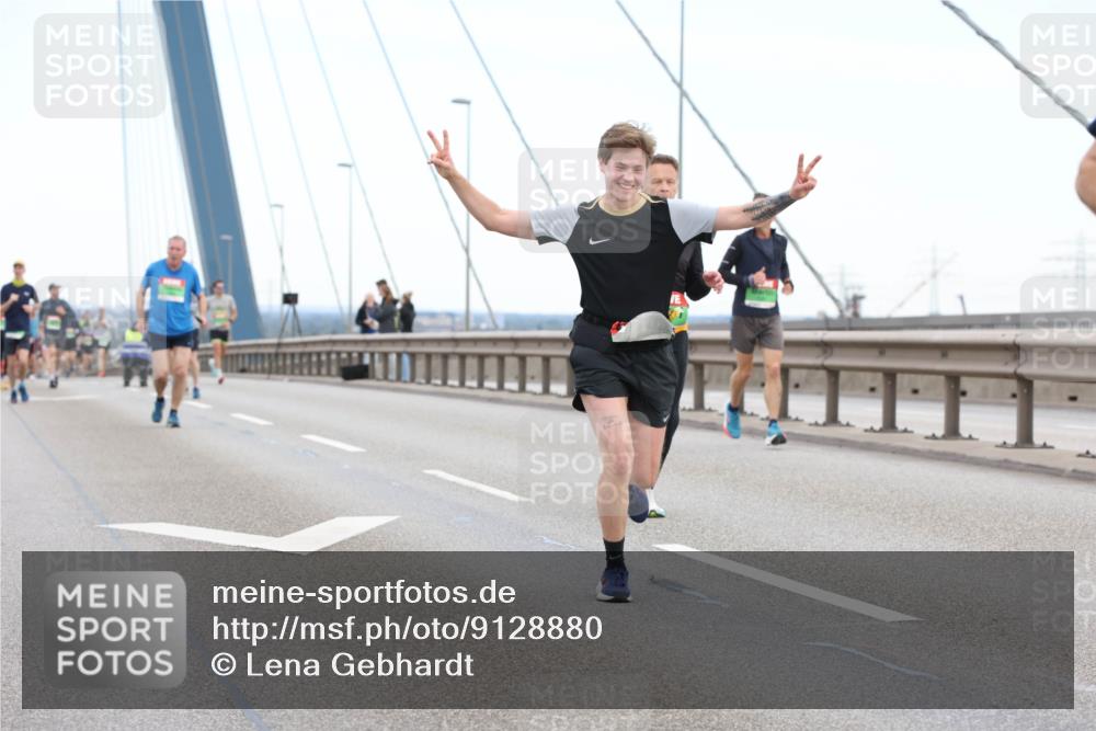 03.10.2025 - Köhlbrandbrückenlauf Lena Gebhardt http://msf.ph/oto/9128880 03.10.2025 15:23:57 Position 2  meine-sportfotos.de