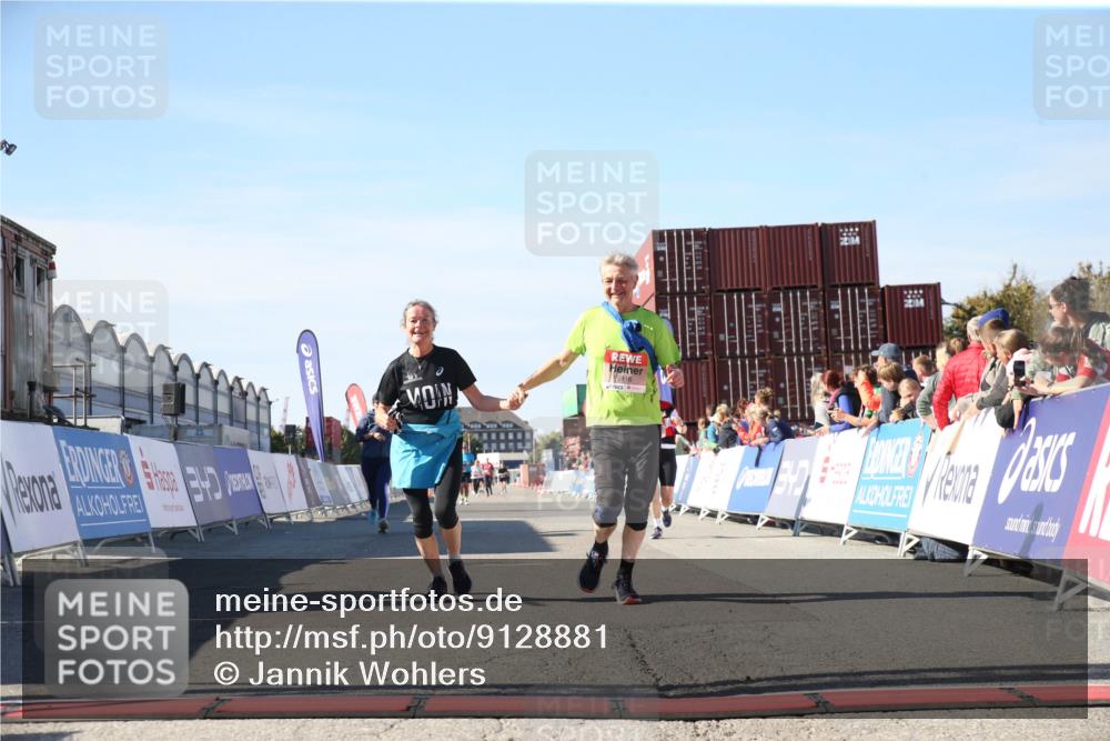 03.10.2025 - Köhlbrandbrückenlauf Jannik Wohlers http://msf.ph/oto/9128881 03.10.2025 13:41:13 Ziel 5116, 5121, 5197, 5421, 6317, 6437 meine-sportfotos.de
