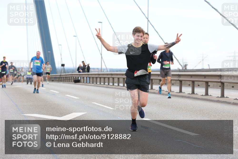 03.10.2025 - Köhlbrandbrückenlauf Lena Gebhardt http://msf.ph/oto/9128882 03.10.2025 15:23:57 Position 2  meine-sportfotos.de