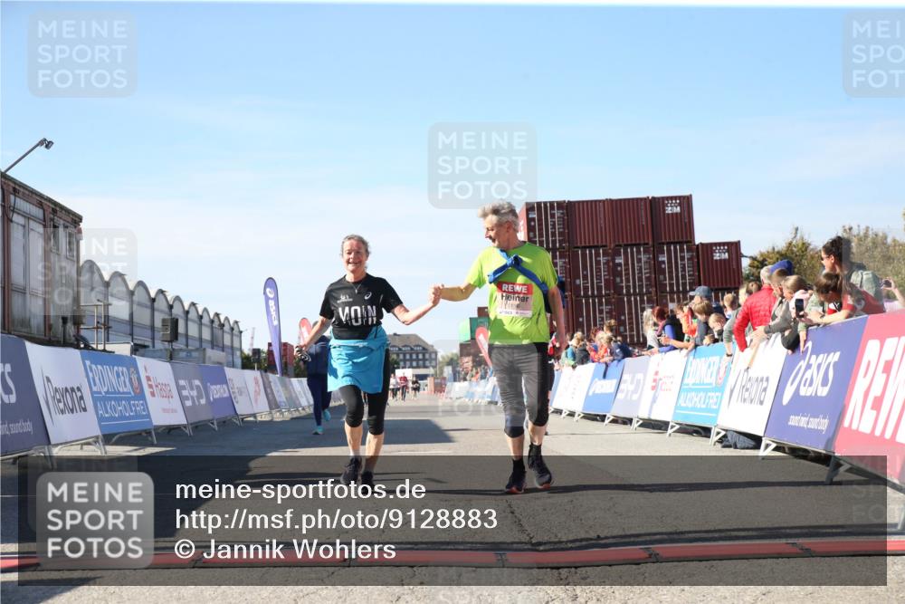 03.10.2025 - Köhlbrandbrückenlauf Jannik Wohlers http://msf.ph/oto/9128883 03.10.2025 13:41:13 Ziel 5116, 5121, 5197, 5421, 6317, 6437 meine-sportfotos.de