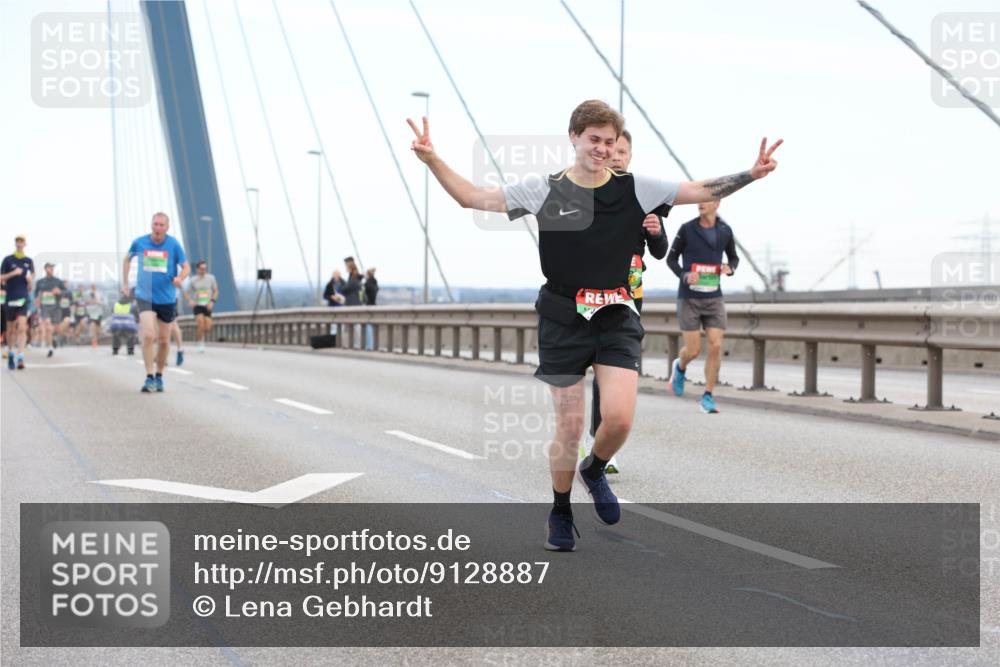 03.10.2025 - Köhlbrandbrückenlauf Lena Gebhardt http://msf.ph/oto/9128887 03.10.2025 15:23:57 Position 2  meine-sportfotos.de